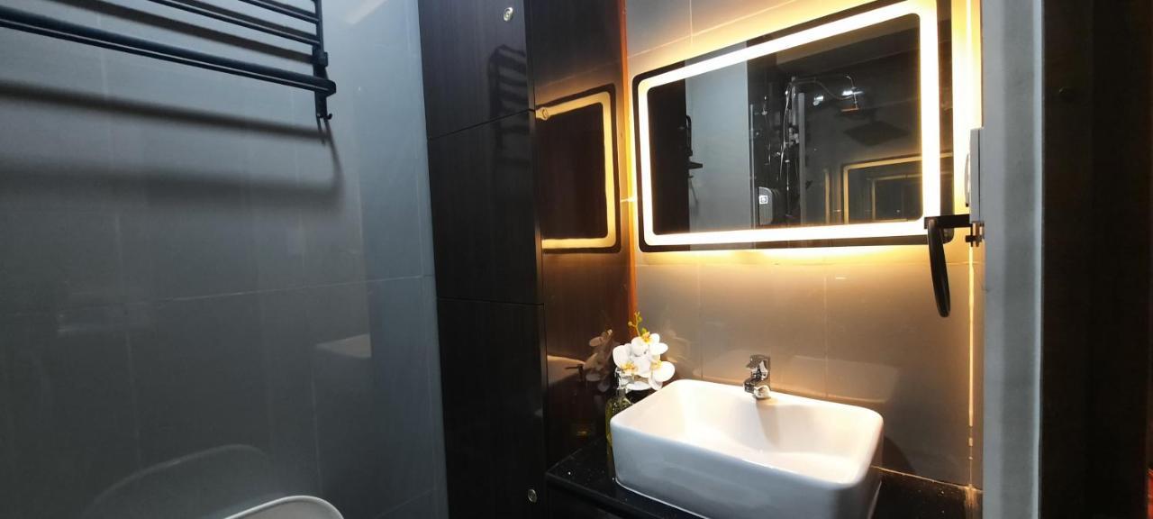 マニラ市Air Luxury Makati Cbd With Balconyアパートメント エクステリア 写真
